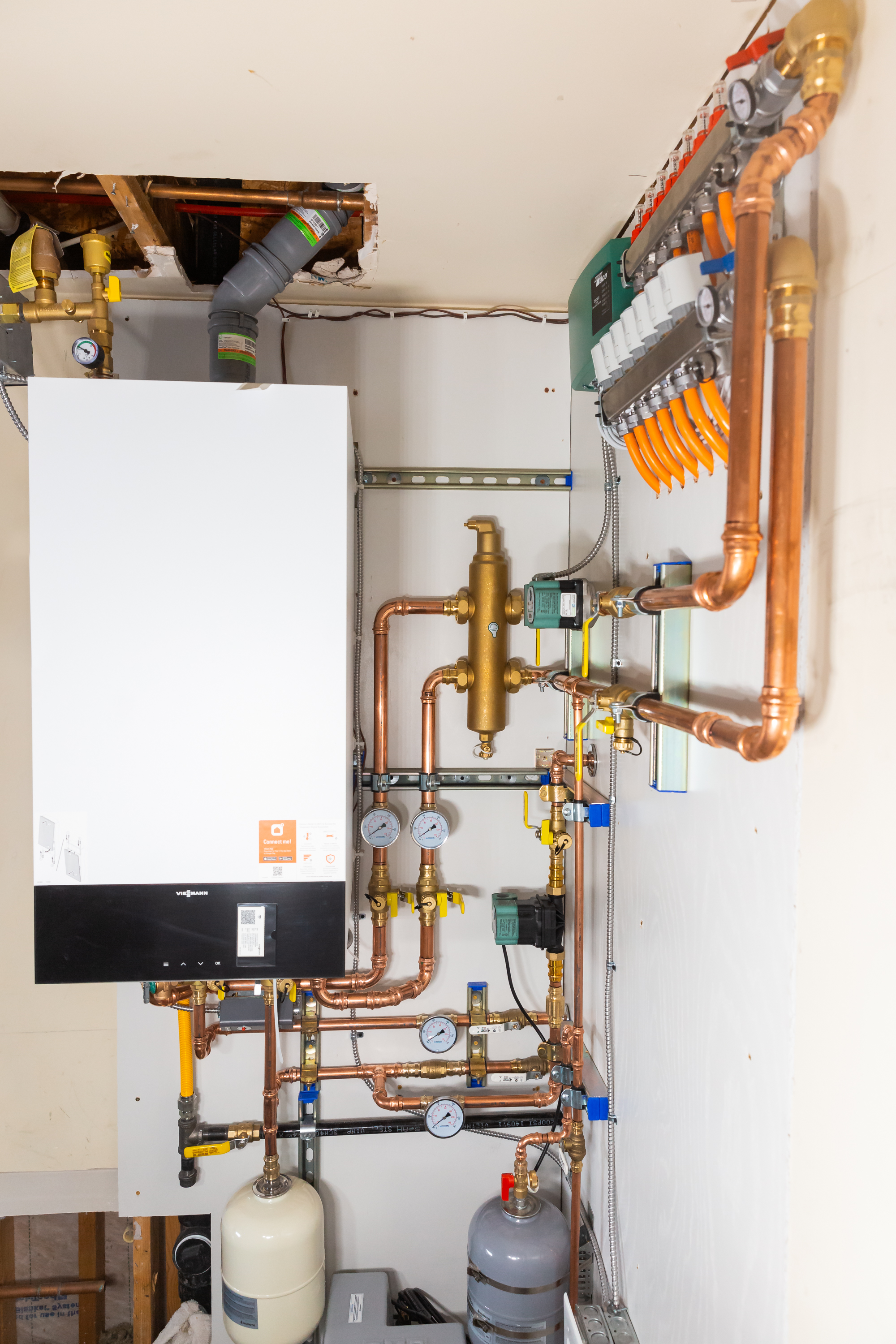 Hydronic Tankless Water System Install in Kirkland, WA